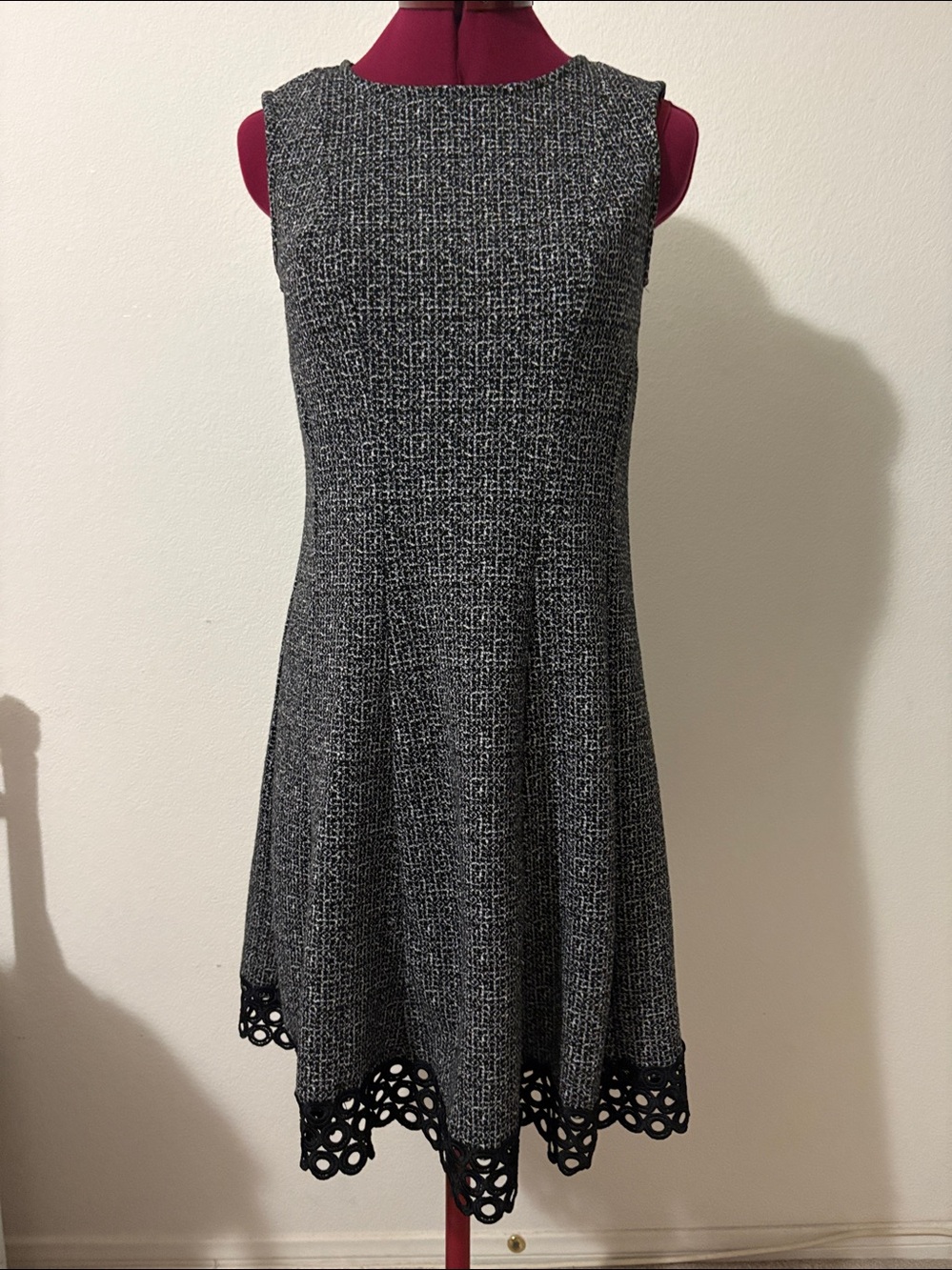 Roz & Ali SZ 2P textured tweed sleeveless dress flared skirt scallop lace hem